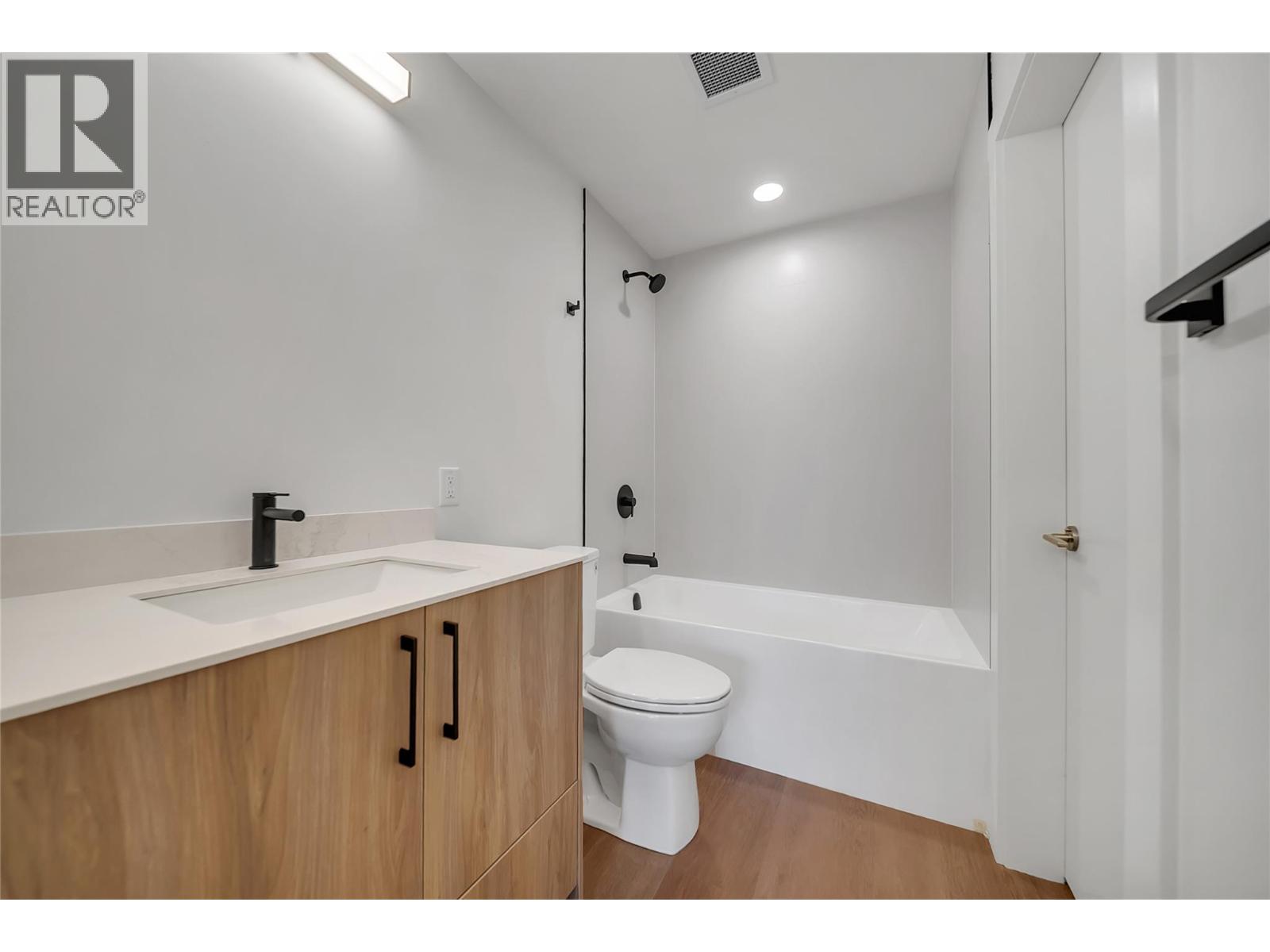512 647 Clement Avenue, Kelowna