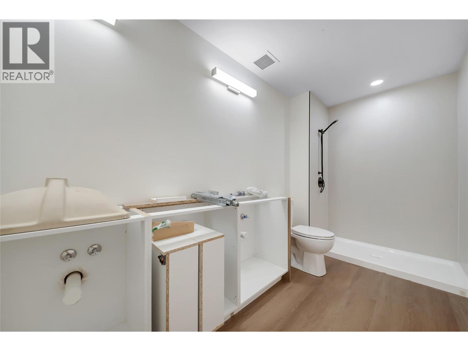 512 647 Clement Avenue, Kelowna