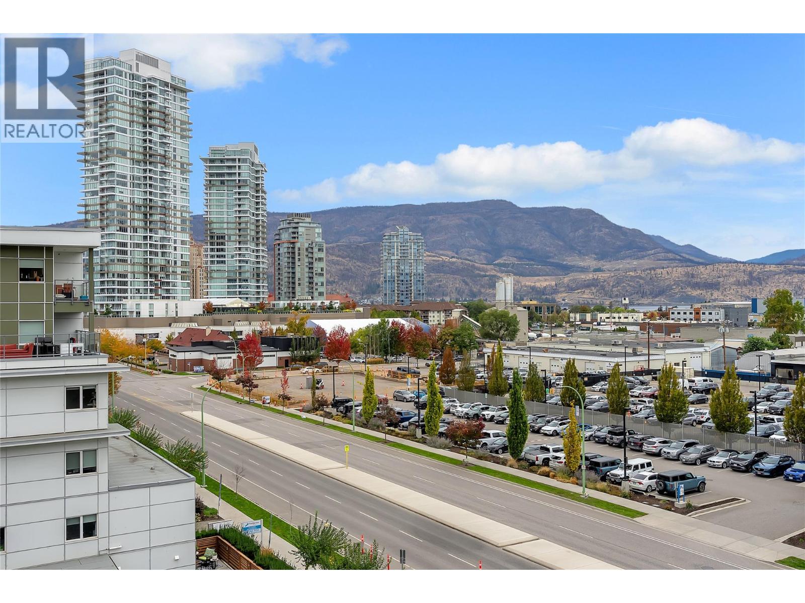 #512 647 Clement Avenue - 25