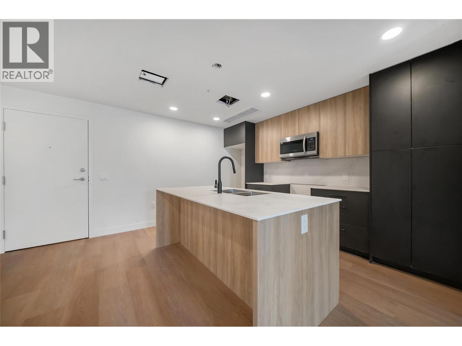 647 Clement Avenue Unit# 512 photo 5