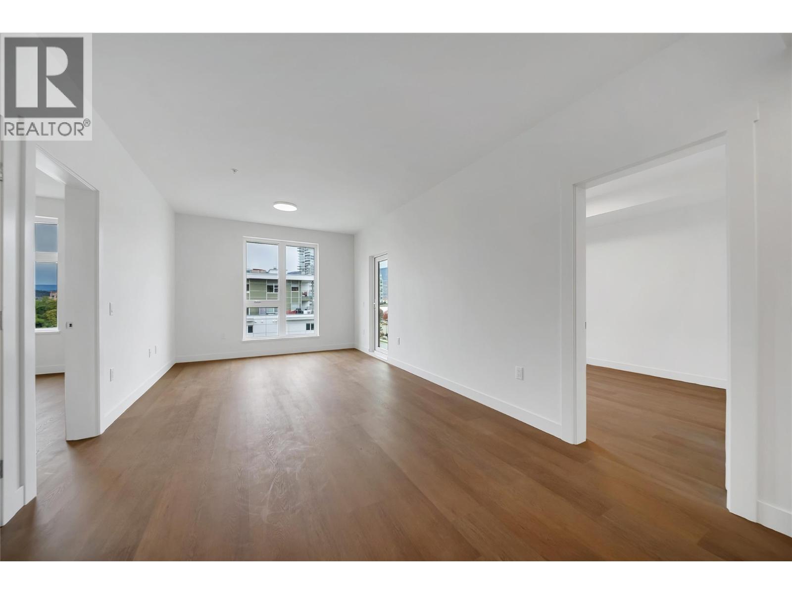 #512 647 Clement Avenue - 9