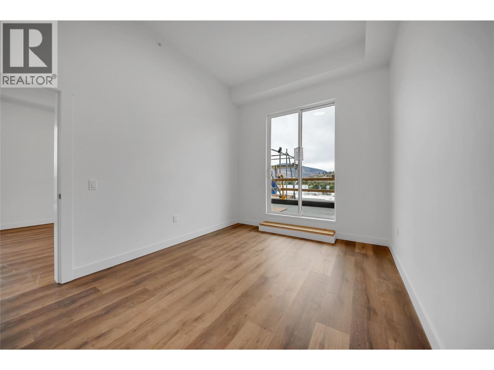 #611 647 Clement Avenue - 22