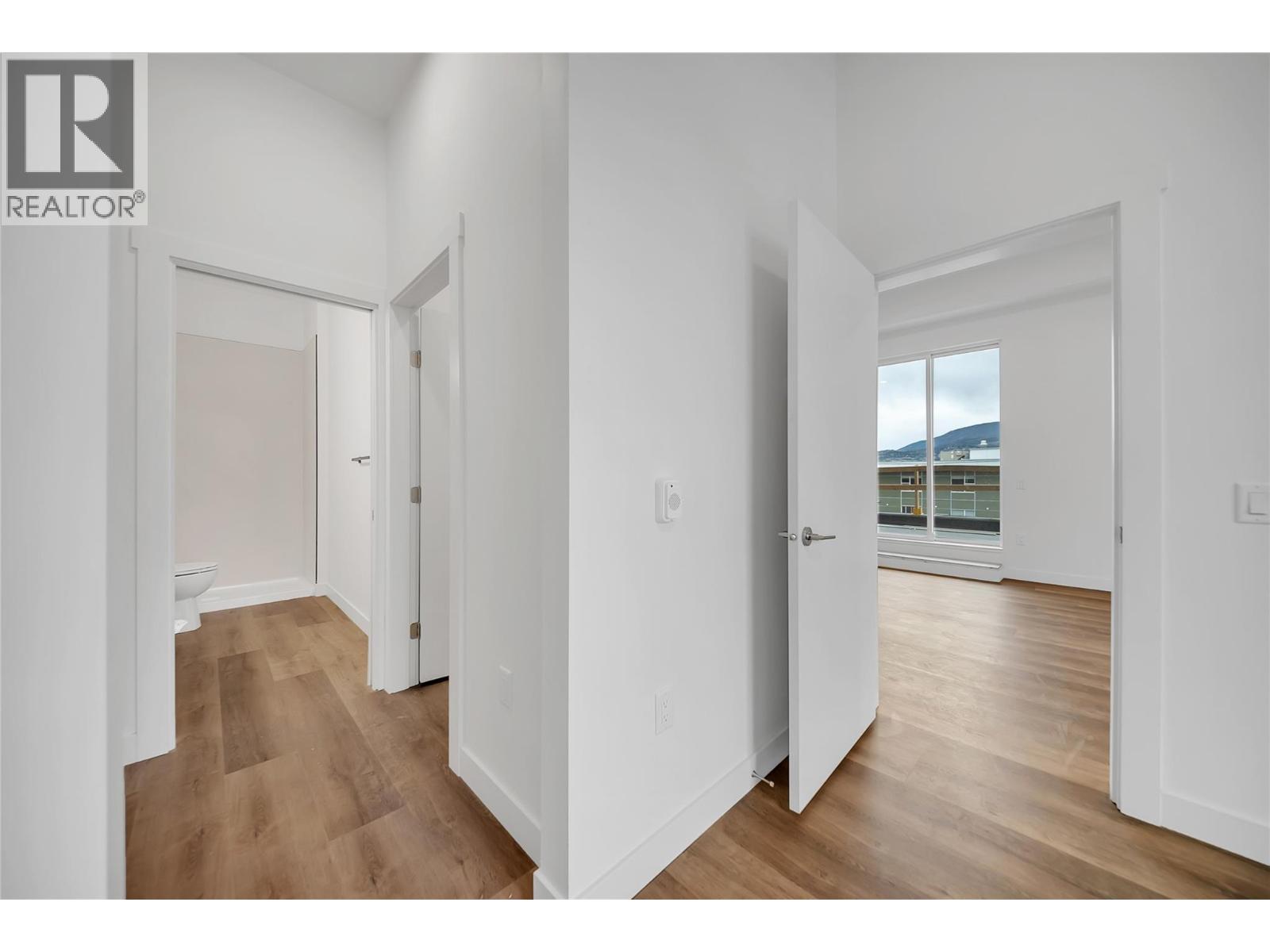 #611 647 Clement Avenue - 23