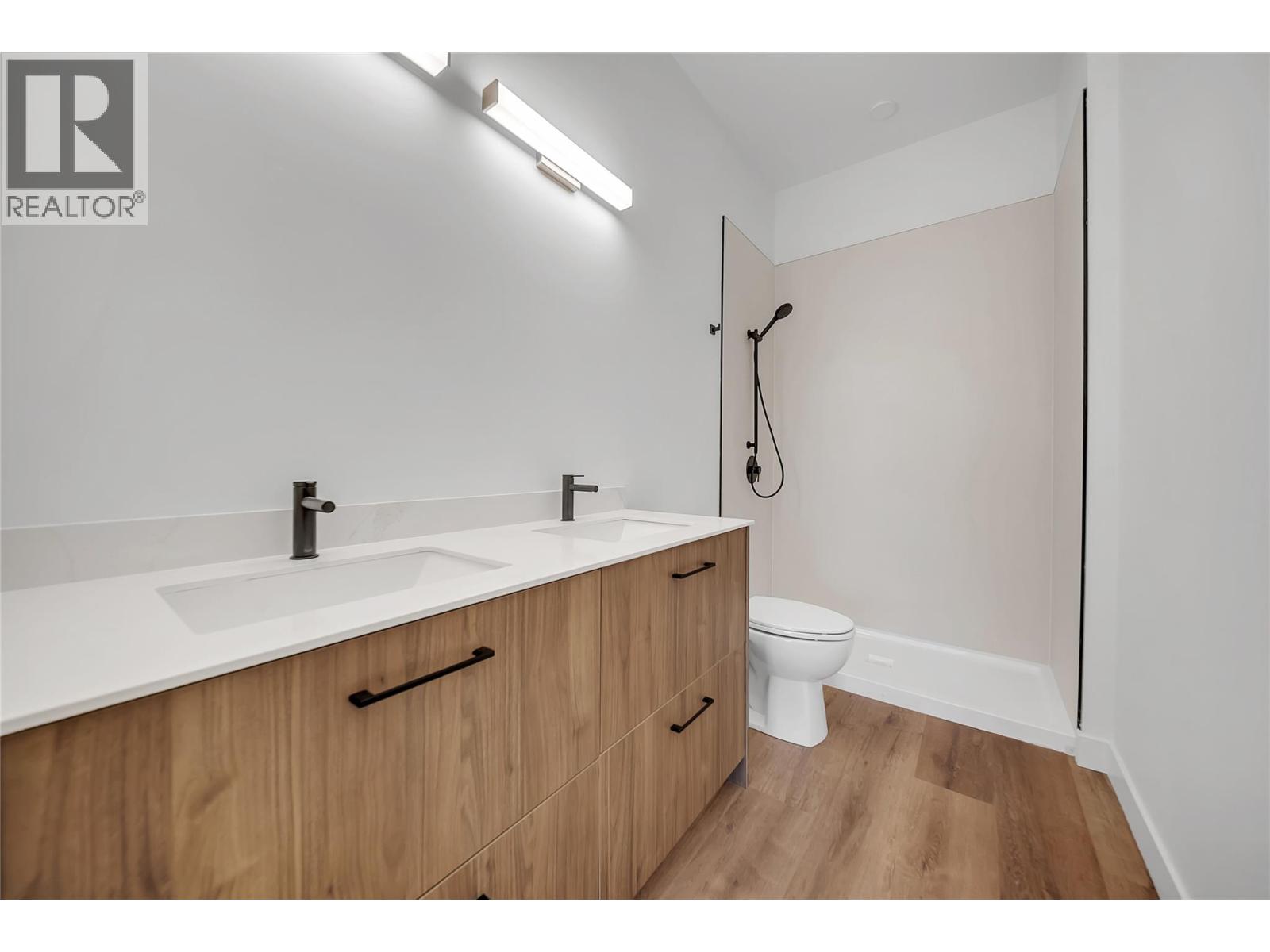 #611 647 Clement Avenue - 26