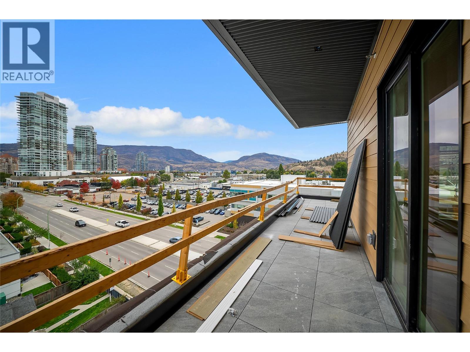 #611 647 Clement Avenue - 31