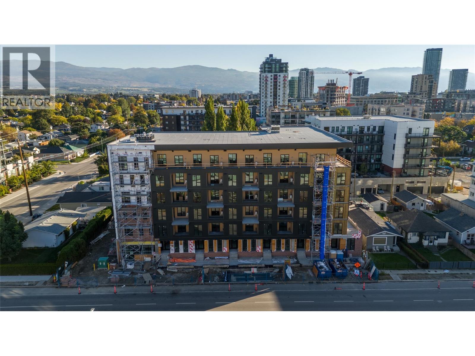 #611 647 Clement Avenue - 38