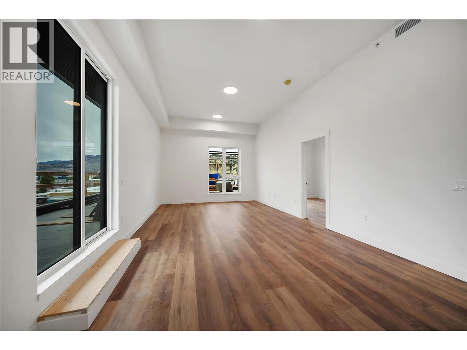 647 Clement Avenue Unit# 611 photo 7