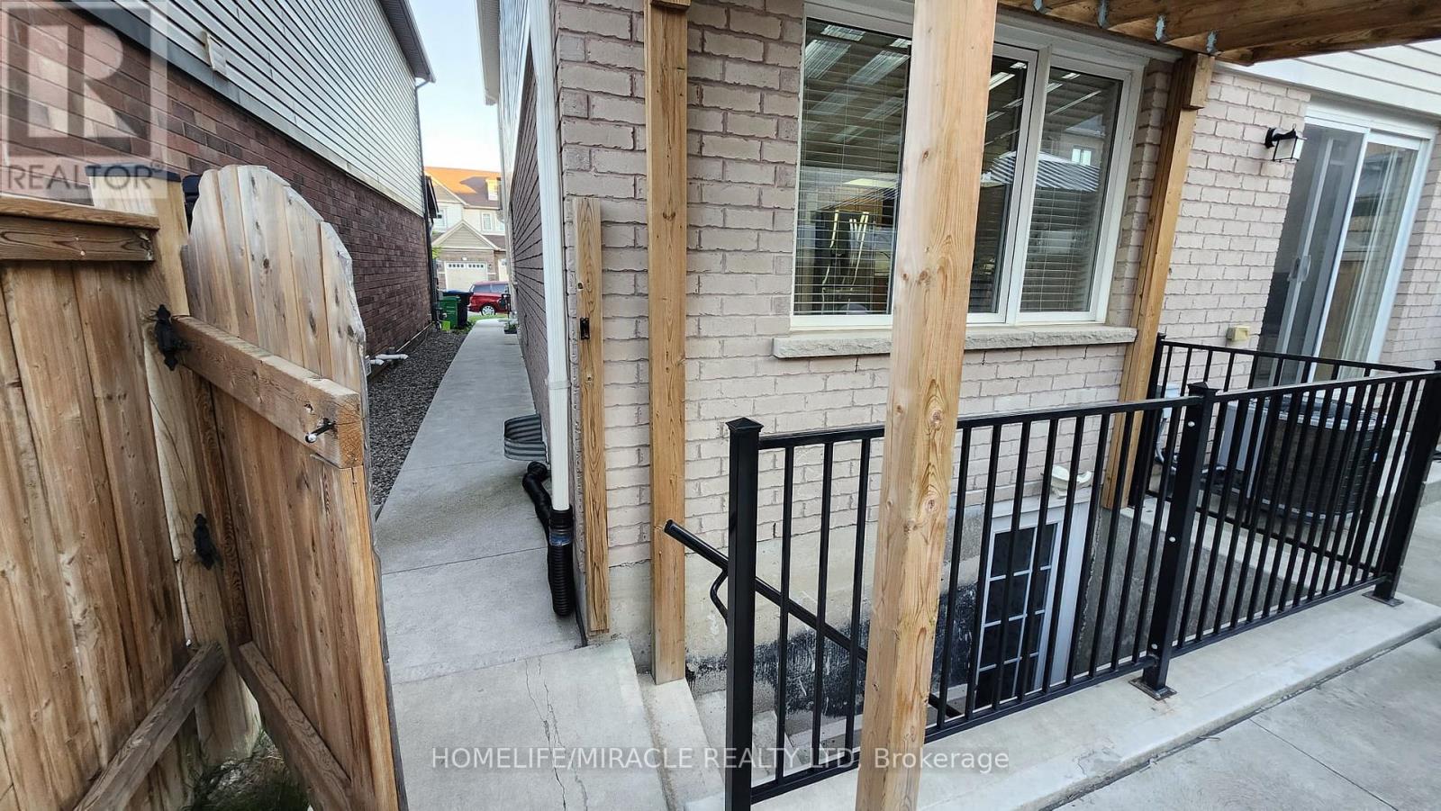 92 STEDFORD CRESCENT, Brampton (Northwest Brampton) — photo 2