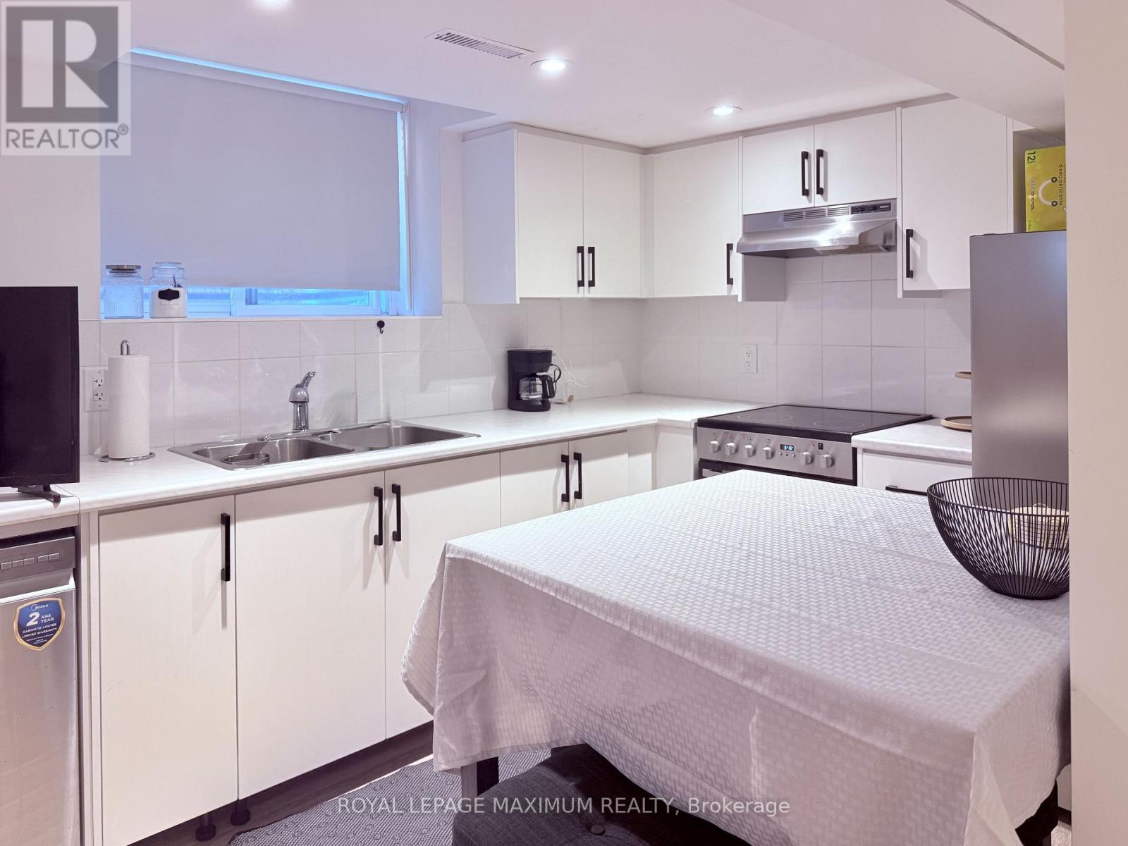 (B) LOWER - 82 CALVINGTON DRIVE, Toronto (Downsview-Roding-CFB) — photo 5