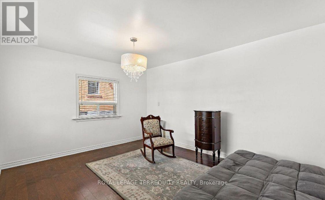 1052 GLENGROVE AVENUE, Toronto (Yorkdale-Glen Park) — photo 4