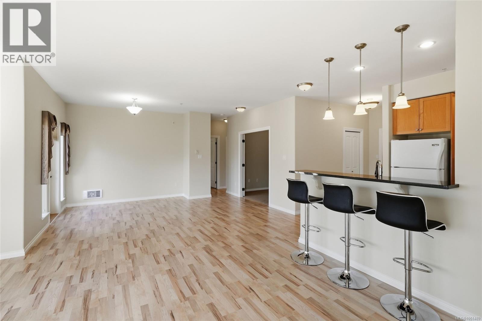 #211 399 Wembley Rd - 16