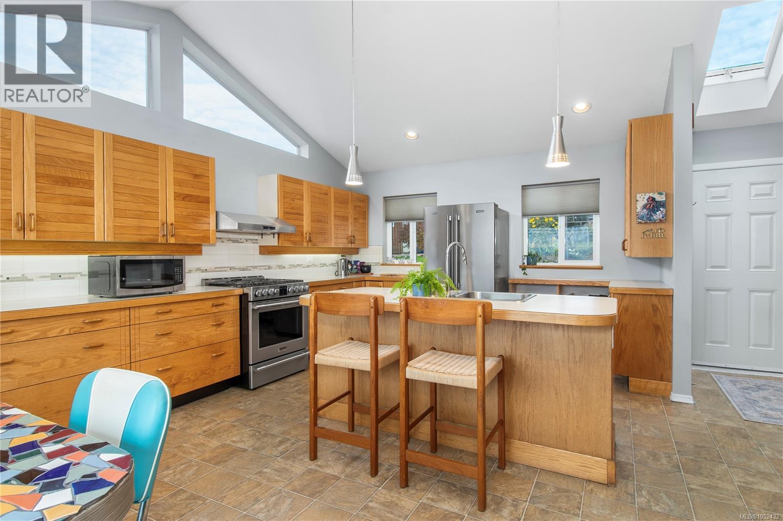 2978 South Island Hwy - 12