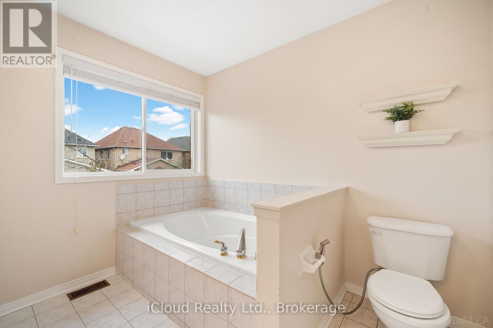 60 Tuscana Boulevard — photo 30