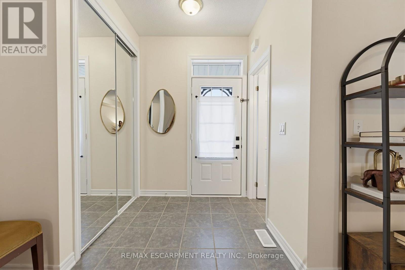63 GOLDEN IRIS CRESCENT, Hamilton (Waterdown) — photo 3