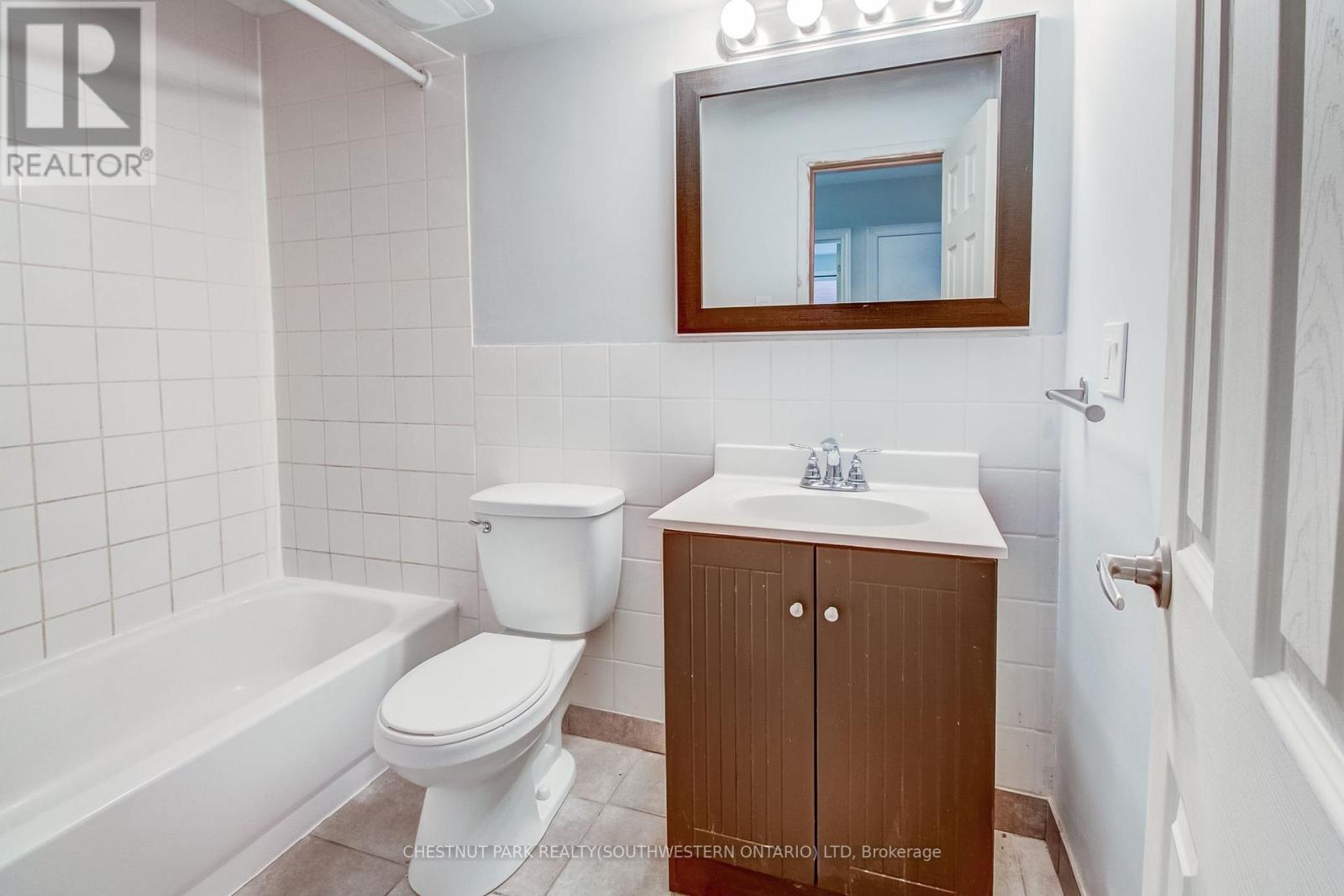 105 DIXON STREET, Kitchener — photo 10