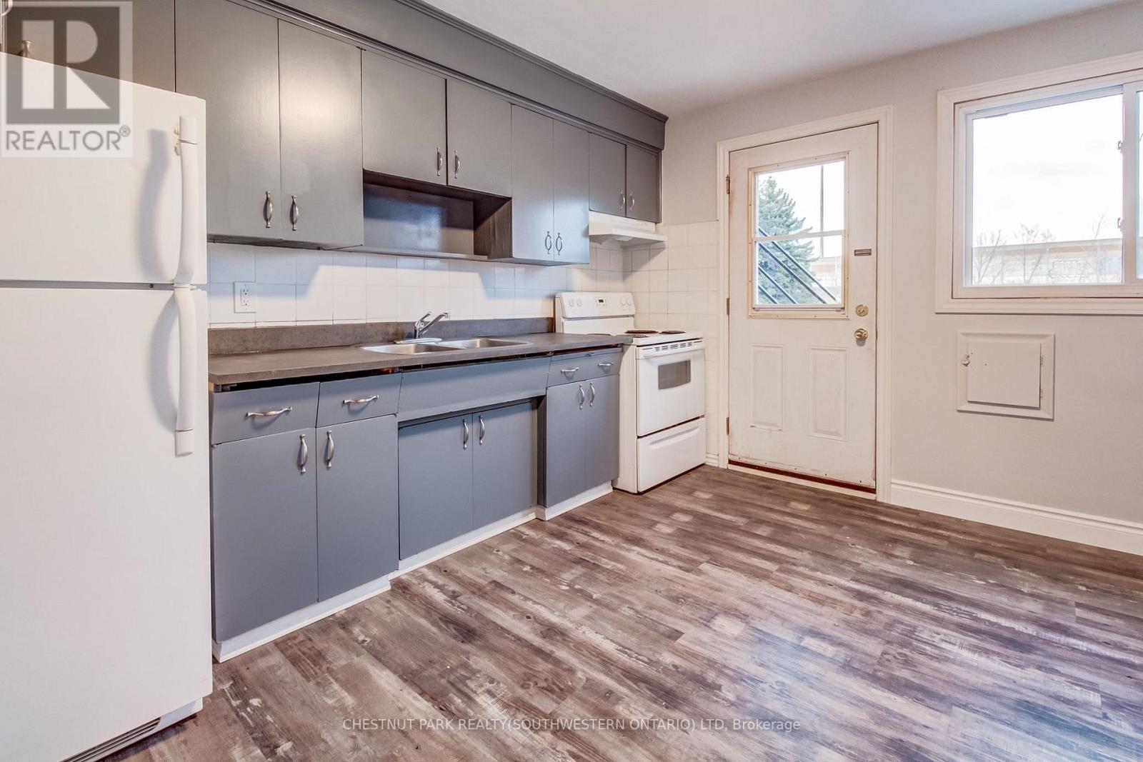 105 DIXON STREET, Kitchener — photo 4