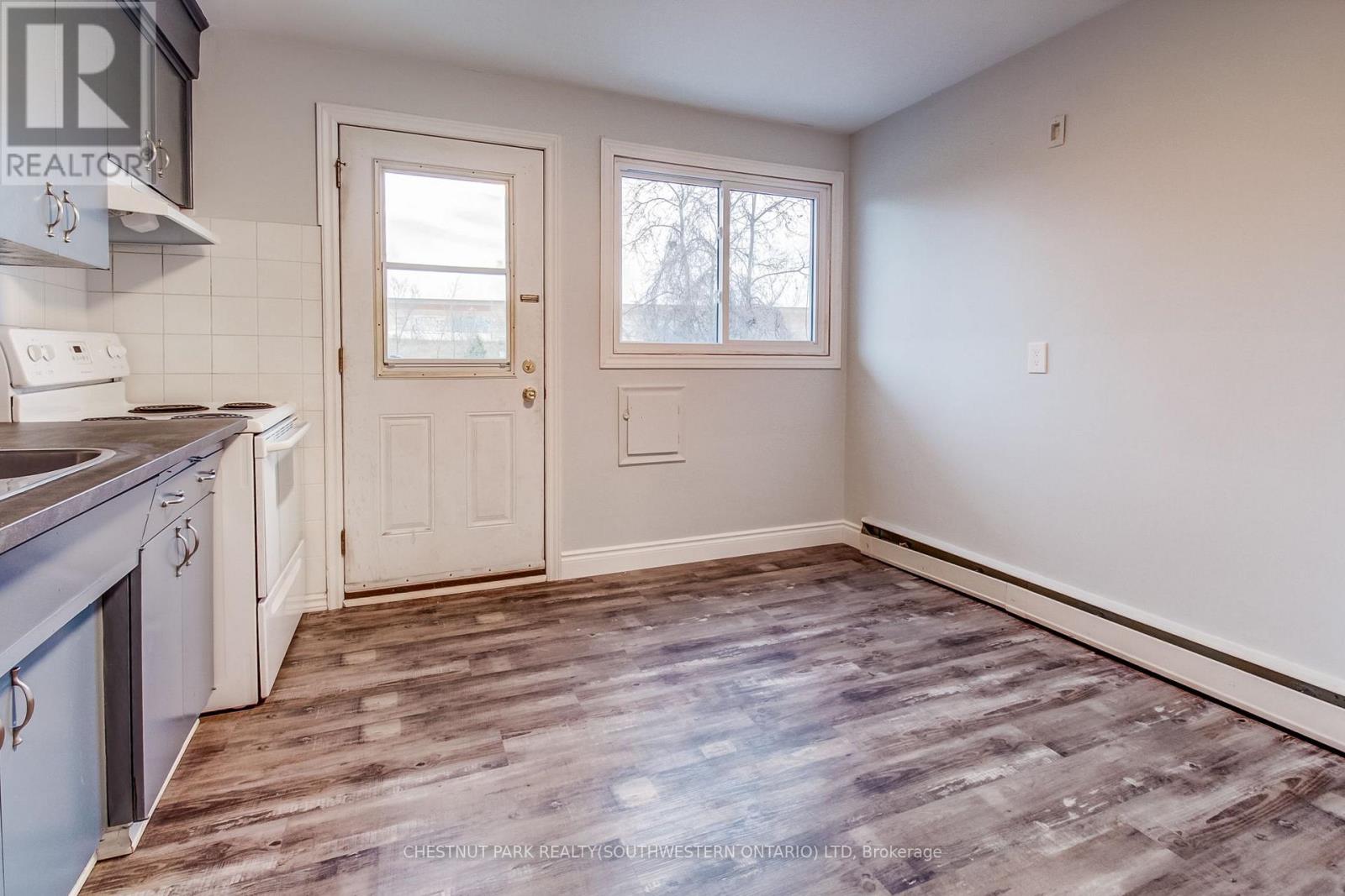 105 DIXON STREET, Kitchener — photo 5