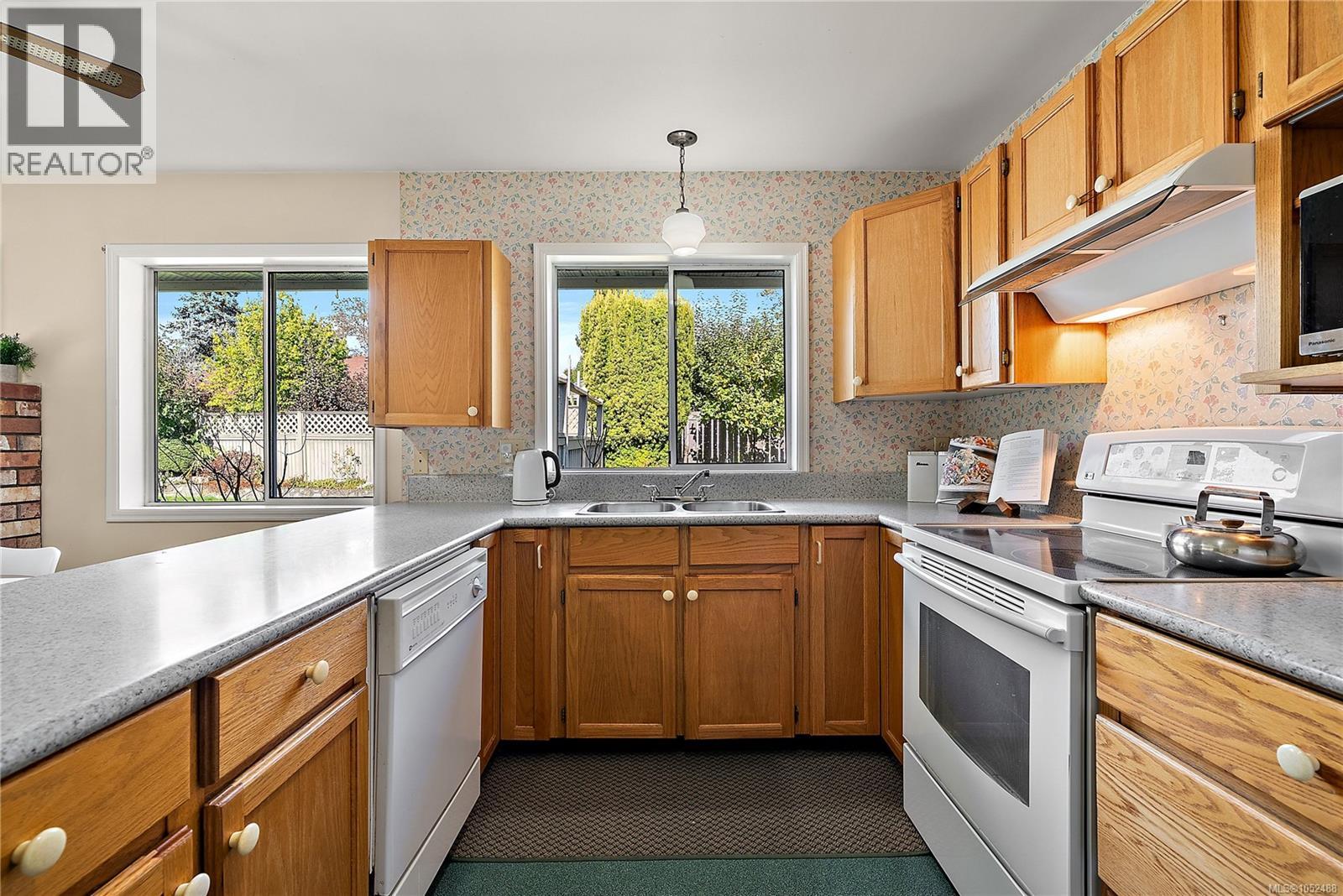  3998 Hopesmore Drive, Saanich