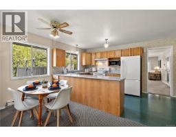 Kitchen - 3998 Hopesmore Dr, Saanich, BC V8N6A3 Photo 10