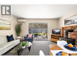 Dining room - 3998 Hopesmore Dr, Saanich, BC V8N6A3 Photo 11