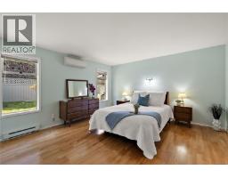 3998 Hopesmore Dr, Saanich, BC V8N6A3 Photo 15