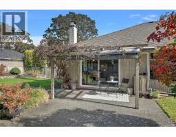 3998 Hopesmore Dr, Saanich, BC V8N6A3 Photo 25