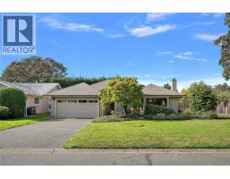 3998 Hopesmore Dr, Saanich, BC V8N6A3 Photo 28