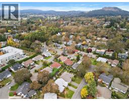 3998 Hopesmore Dr, Saanich, BC V8N6A3 Photo 31