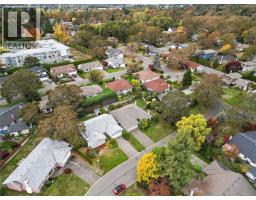 3998 Hopesmore Dr, Saanich, BC V8N6A3 Photo 32