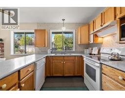 Bedroom - 3998 Hopesmore Dr, Saanich, BC V8N6A3 Photo 8