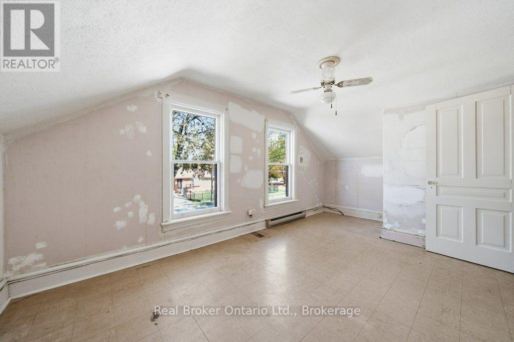 84 Alma Street North — photo 28