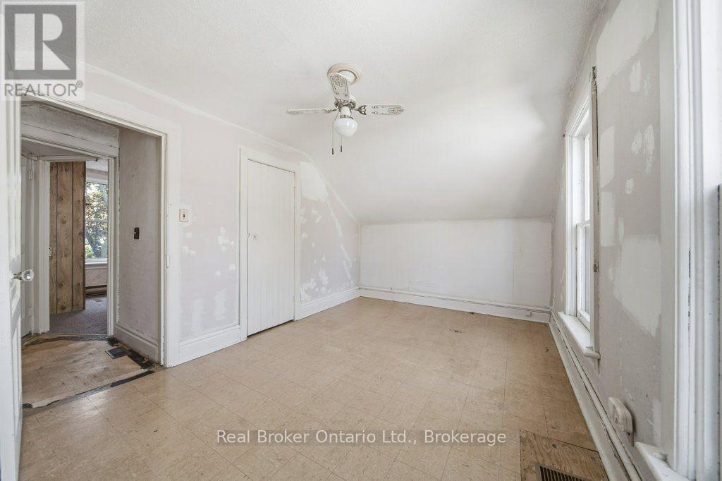 84 Alma Street North — photo 25