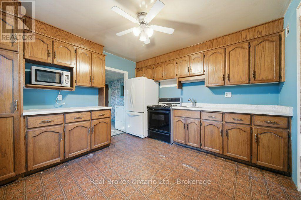 84 Alma Street North — photo 15