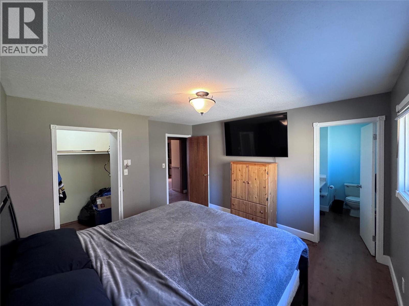 243 WINNIPEG Avenue, Grand Forks - Image 1