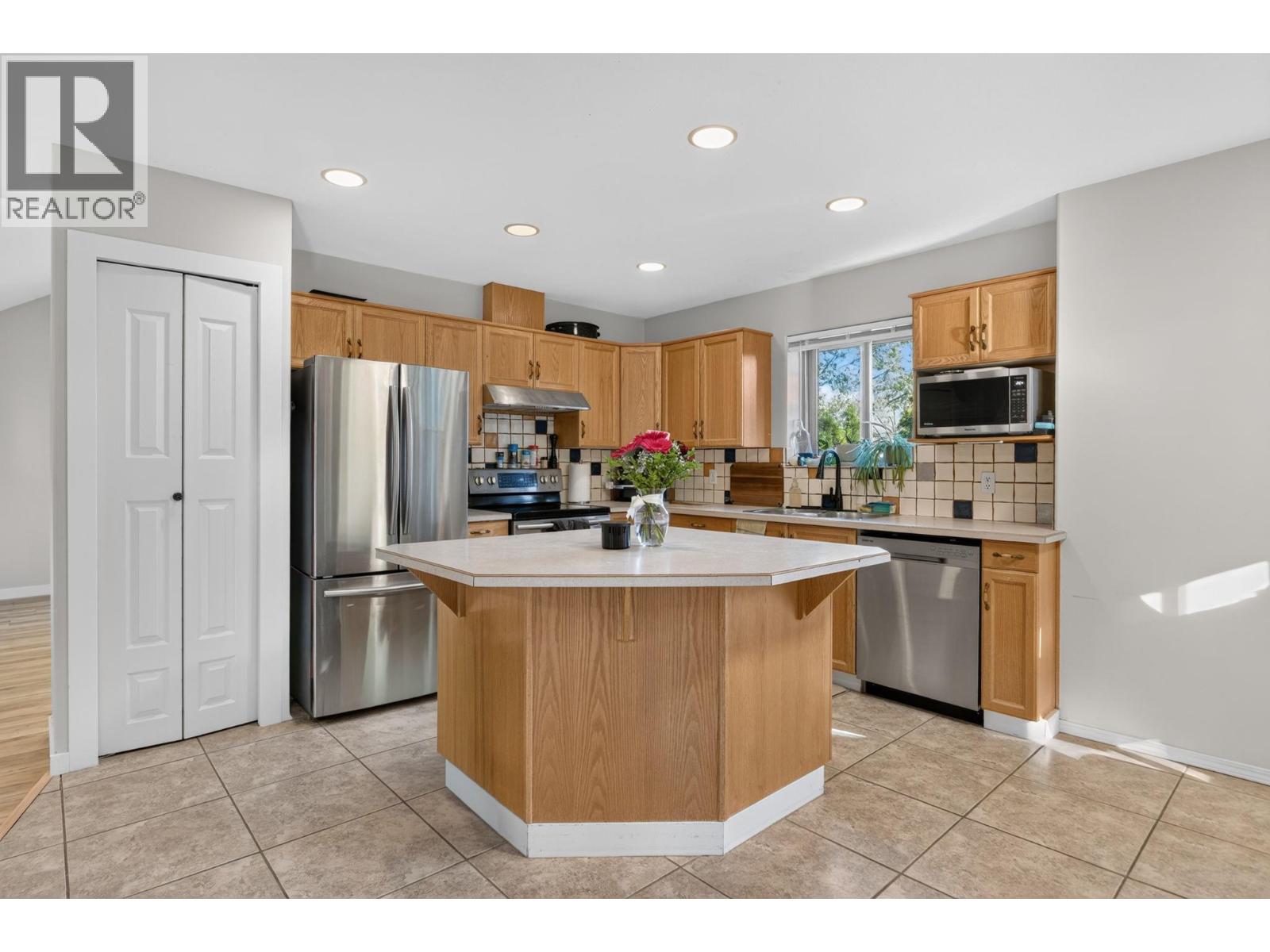 1759 Spruceglen Drive photo 3