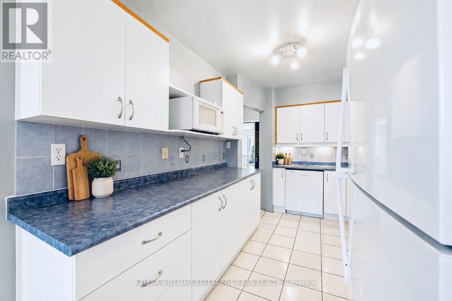 #102 25 ESTERBROOKE AVENUE - 9