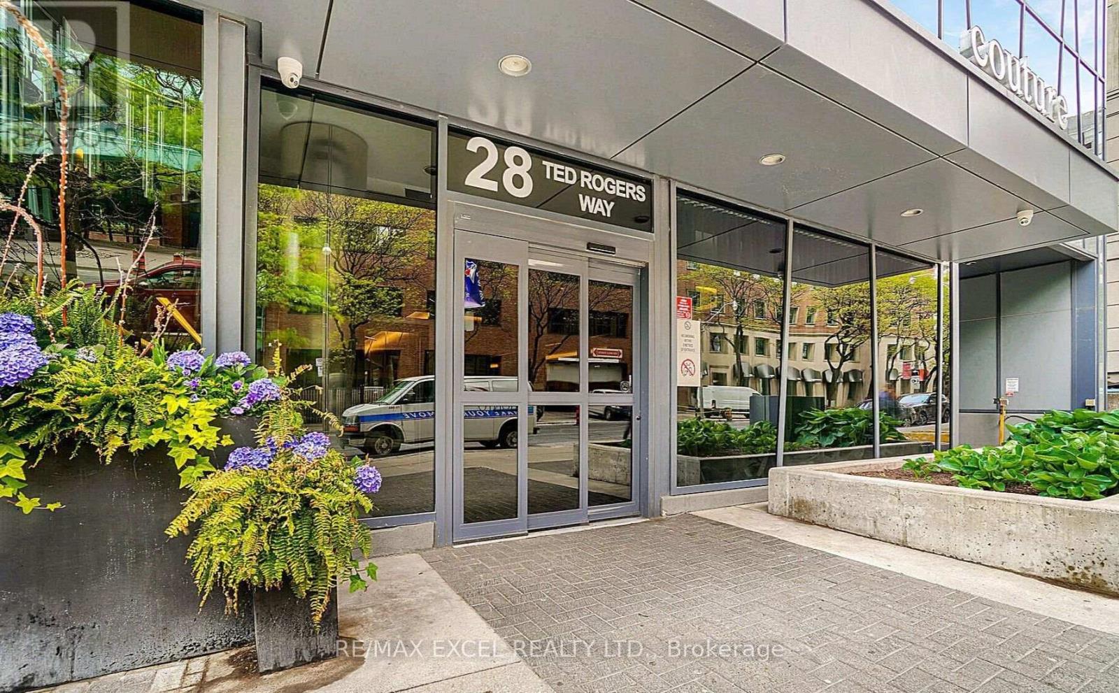 28 Ted Rogers Way — photo 16