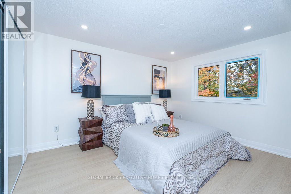 4 Virgilwood Crescent — photo 29