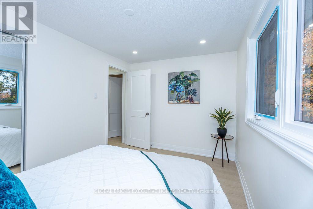 4 Virgilwood Crescent — photo 34