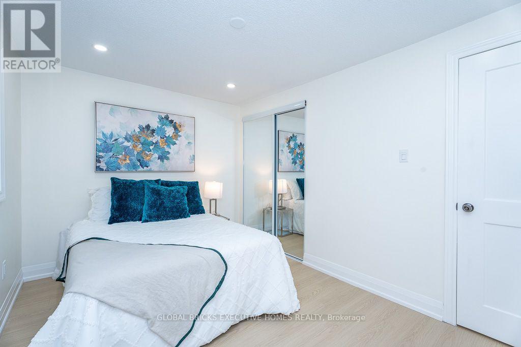 4 Virgilwood Crescent — photo 33