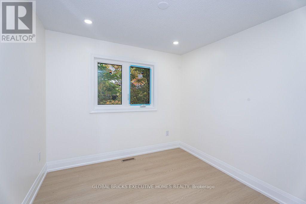 4 Virgilwood Crescent — photo 26