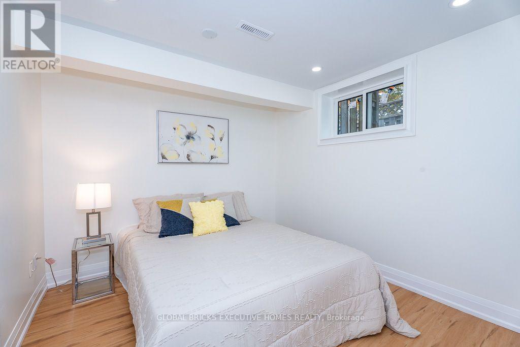 4 Virgilwood Crescent — photo 41