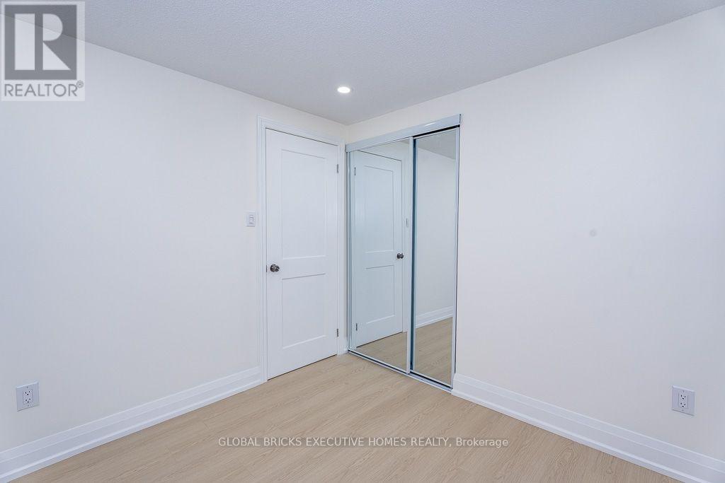 4 Virgilwood Crescent — photo 27