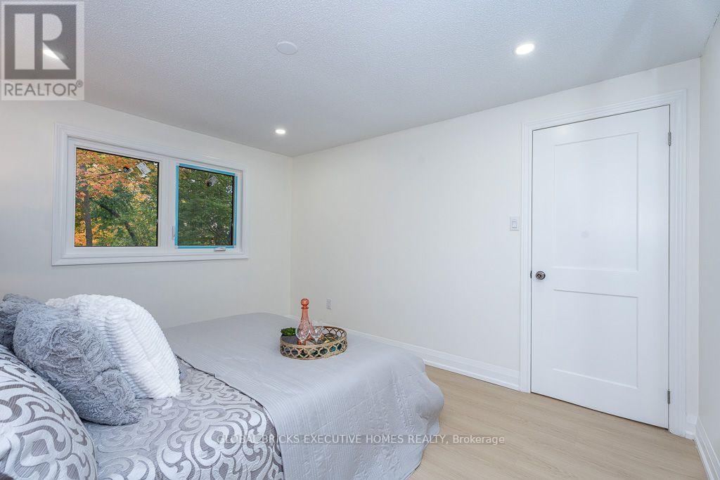 4 Virgilwood Crescent — photo 31