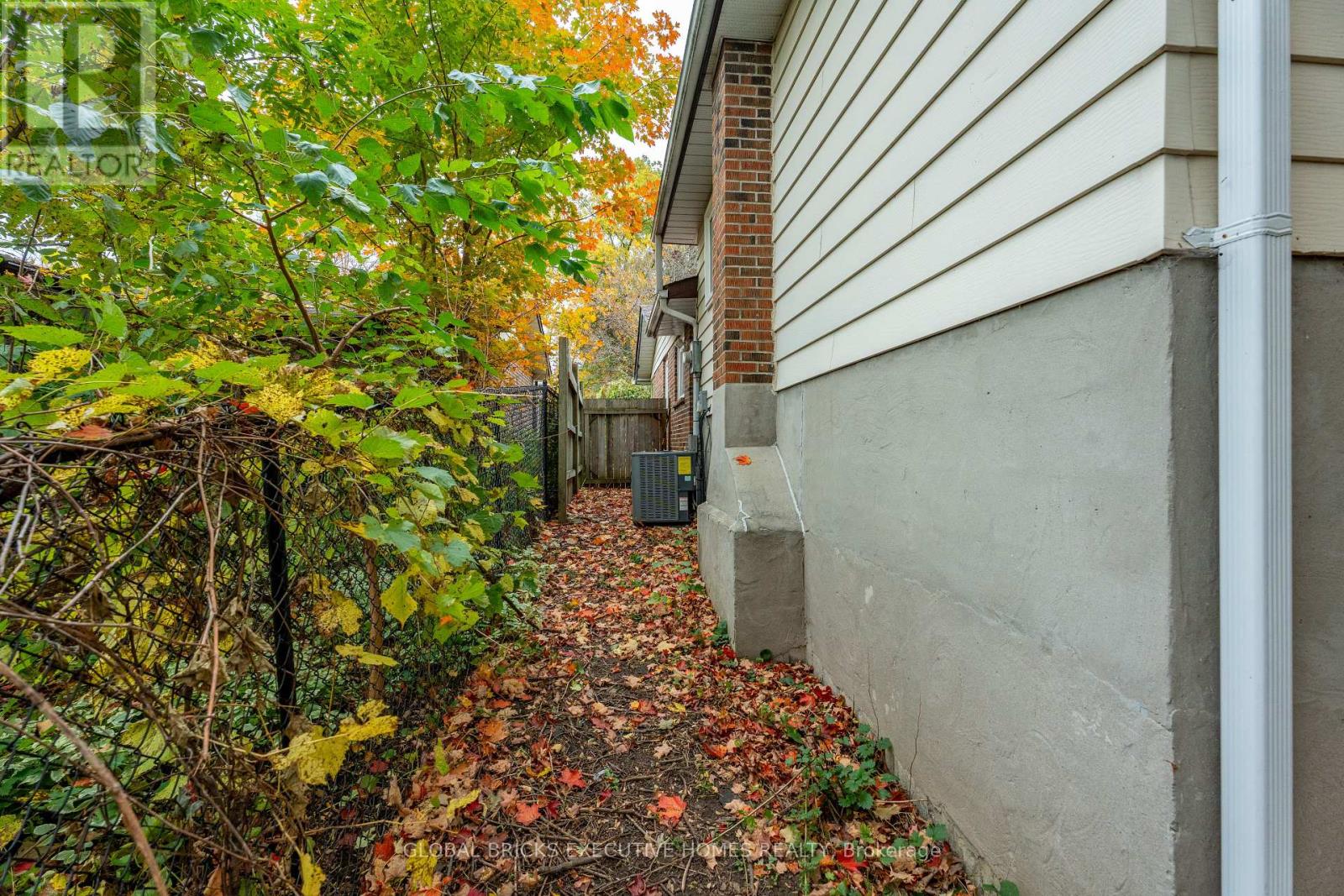 4 Virgilwood Crescent — photo 48