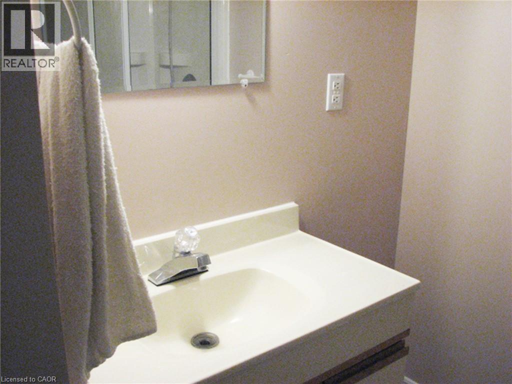 115 KING Street E, Stoney Creek — photo 12