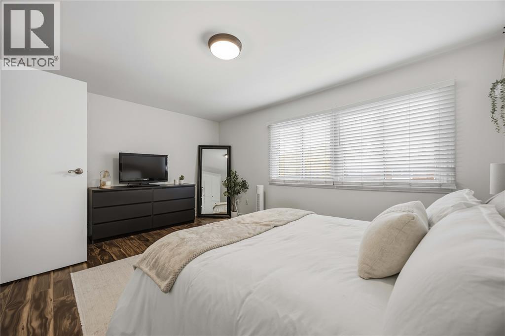 301 Edgewood Street — photo 26