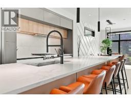 4pc Bathroom - 1504 4 Street Ne, Calgary, AB T2E1E7 Photo 7