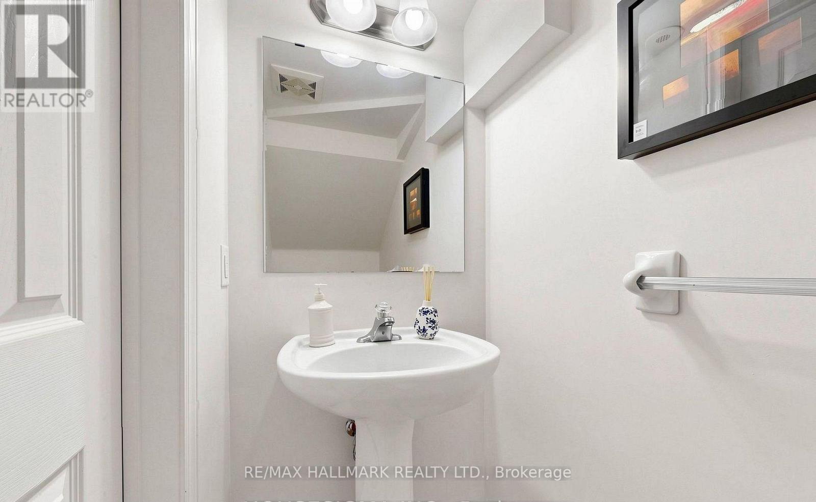 870 Jane Street — photo 12