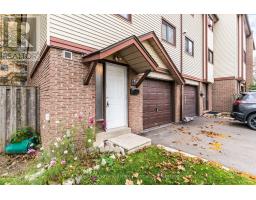 Living room - 11 - 11 Mccallum Court, Brampton, ON L6W3M4 Photo 6